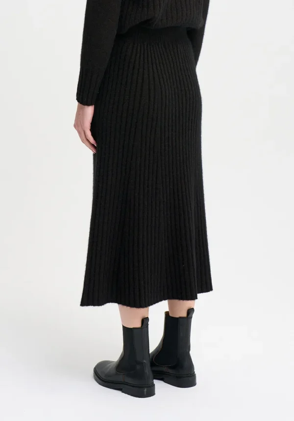 845-100211-EmiliaSkirt-Chocolate-MM2425-Helena-03 Merinomink - Emilia Knit Skirt