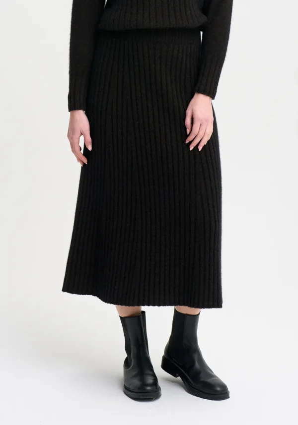845-100211-EmiliaSkirt-Chocolate-MM2425-Helena-05 Merinomink - Emilia Knit Skirt
