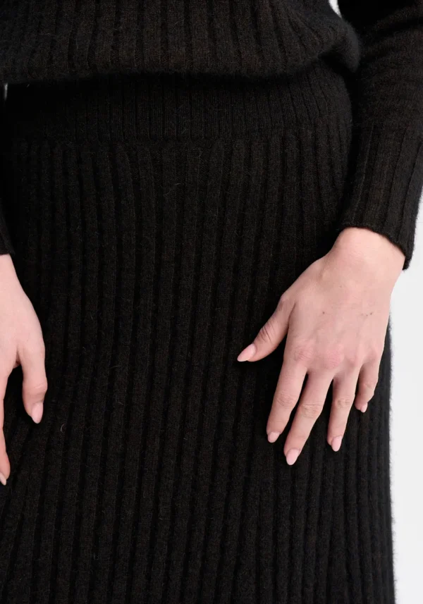 845-100211-EmiliaSkirt-Chocolate-MM2425-Helena-26 Merinomink - Emilia Knit Skirt
