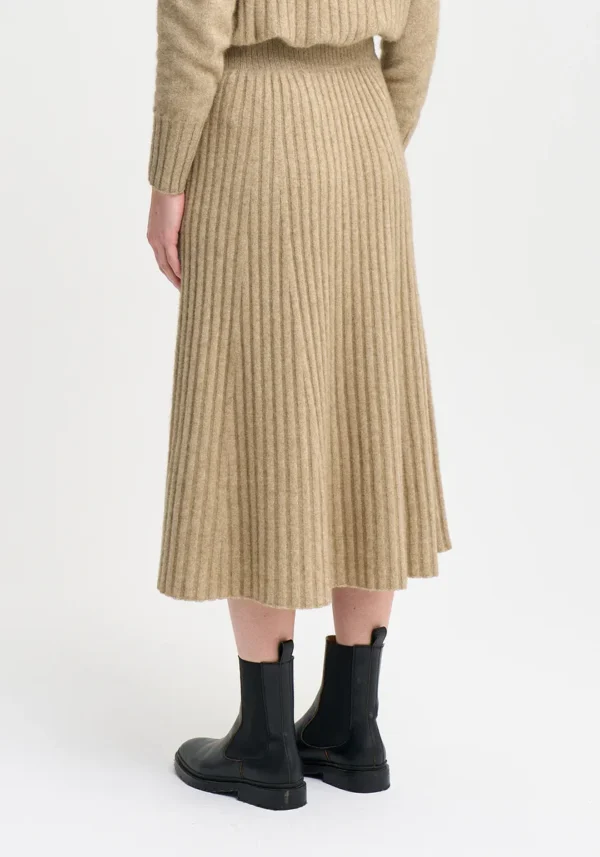 845-100211-EmiliaSkirt-Latte-MM2425-Helena-06 Merinomink - Emilia Knit Skirt