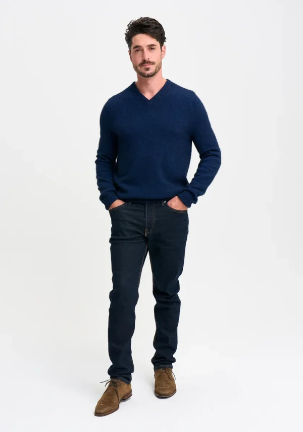 845-100148-AliVSweater-Zephyr-MM2425-Thomas-09 Merinomink - Ali V Sweater