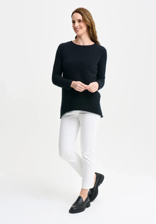 845-100290-EssentialSweater-Jet-MM2425-Helena-07 Merinomink - Essential Sweater