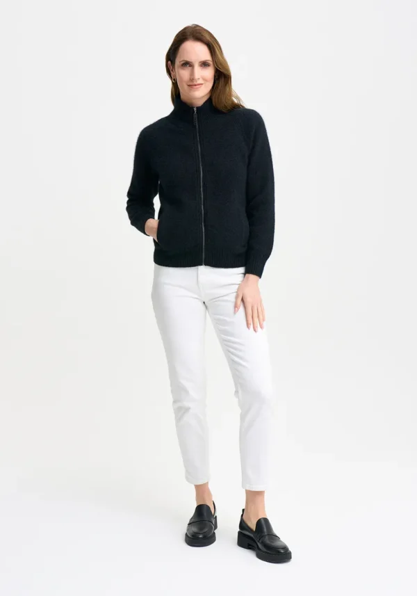 845-100300-ArianneJacket-Jet-MM2425-Helena-13 Merinomink - Arianne Jacket