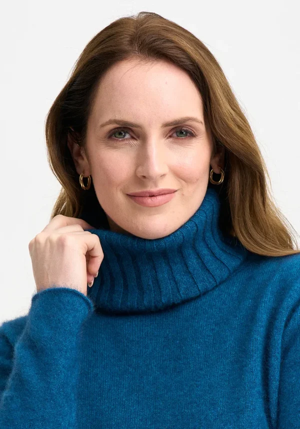 845-0610-EssentialSnood-Aegean-MM2425-Helena-03 Merinomink - Essential Snood
