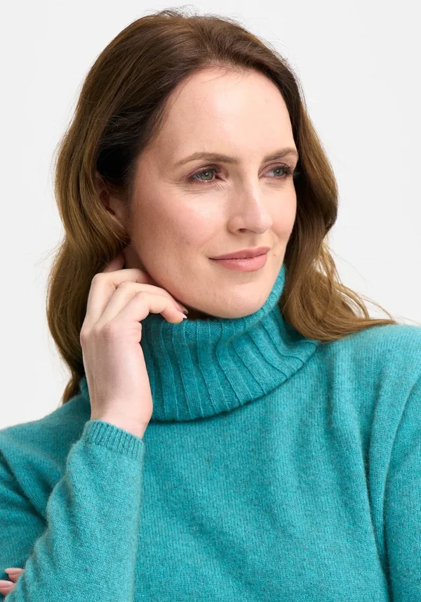 845-0610-EssentialSnood-Glacier-MM2425-Helena-02 Merinomink - Essential Snood