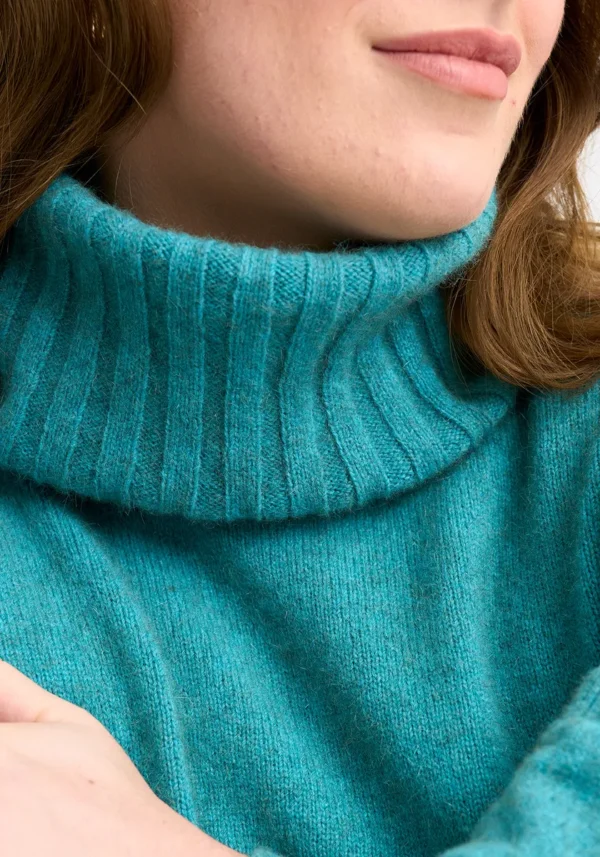 845-0610-EssentialSnood-Glacier-MM2425-Helena-17 Merinomink - Essential Snood