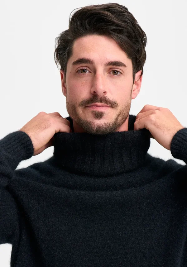 845-0610-EssentialSnood-Jet-Mens-MM2425-Thomas-07 Merinomink - Essential Snood