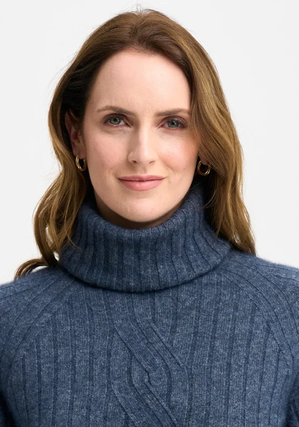 845-0610-EssentialSnood-River-MM2425-Helena-01 Merinomink - Essential Snood