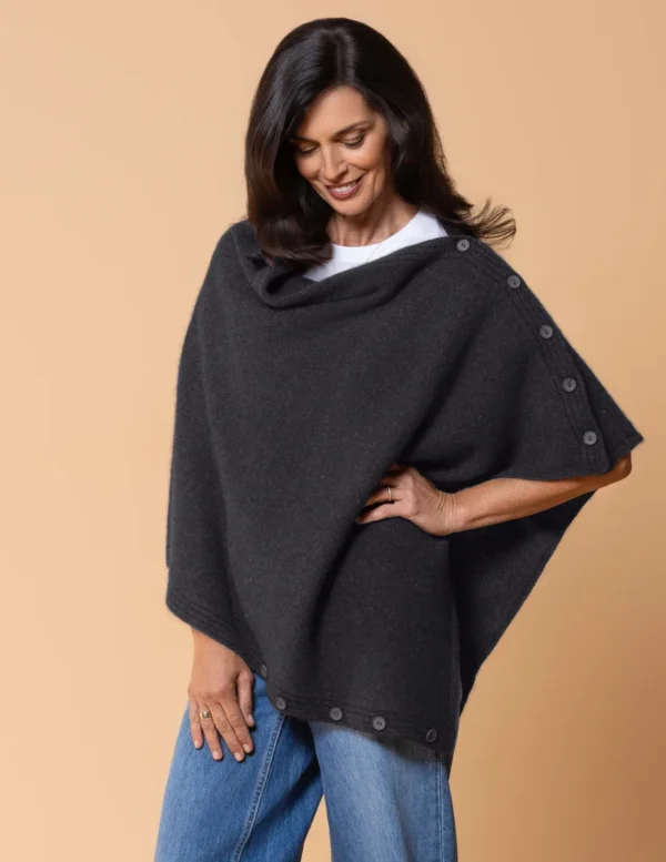 836-nw3216-wrap-up-cape_charcoal Noble Wilde – Wrap Up Cape
